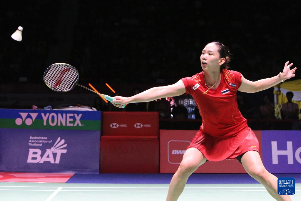 他迎接传球 他迎接传球