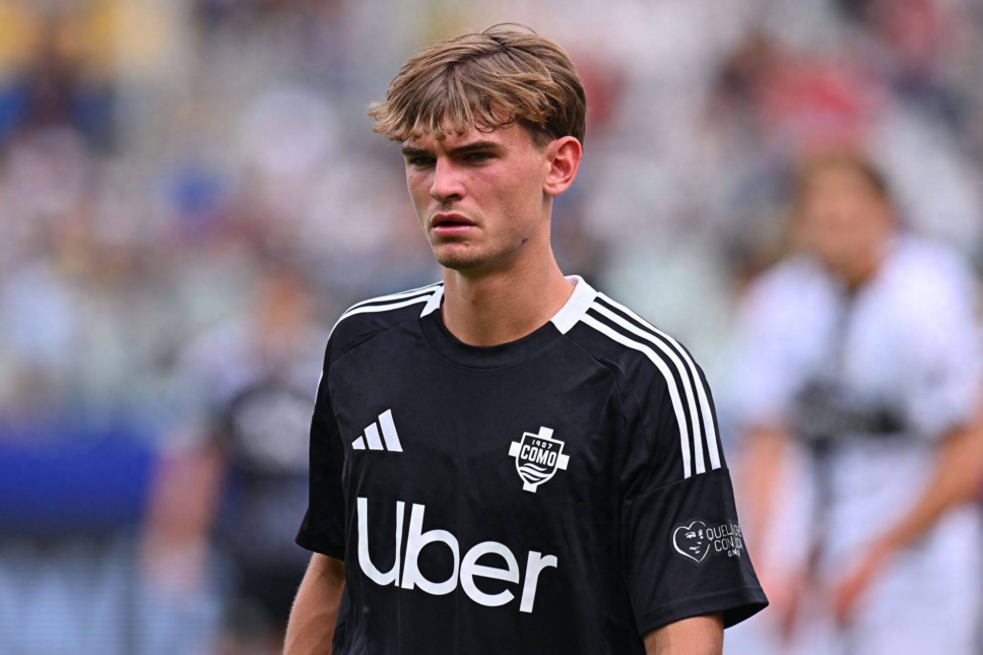 使其贴近居 使其贴近居