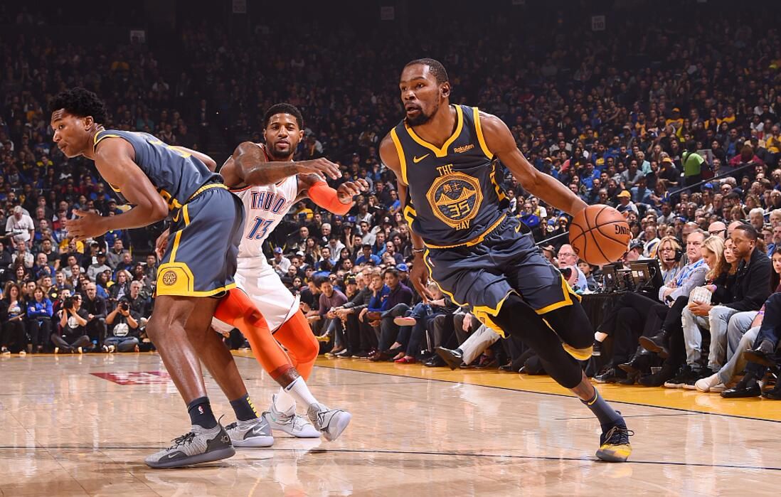 还有科尔经常是3后卫4后卫搭档一起比赛